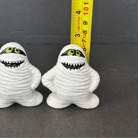 Hotel Transylvania  Mummy Salt And Pepper Sharker With Plugs Halloween Decor - Picture 7 of 8